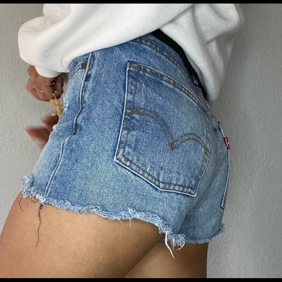 Levi’s denim shorts - Picture 3 of 4